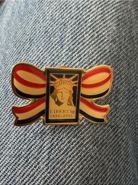 Vintage Liberty 1886-1986 Commemorative Pin - Red, White & Blue